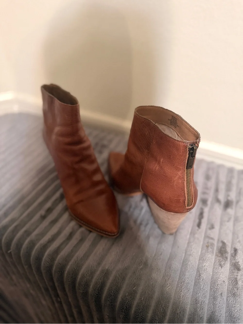 Lucky Brand Women's Tan Leather Pointed Ankle Booties